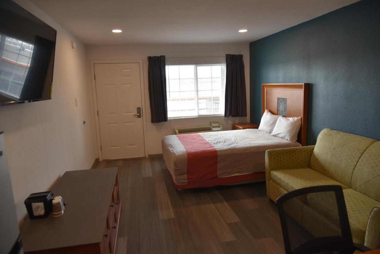Snyder Town Place Studio Apartment מראה חיצוני תמונה