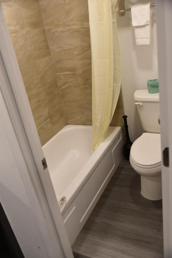 Snyder Town Place Studio Apartment מראה חיצוני תמונה