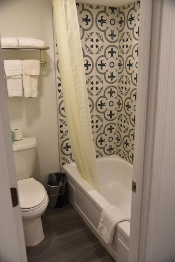 Snyder Town Place Studio Apartment מראה חיצוני תמונה