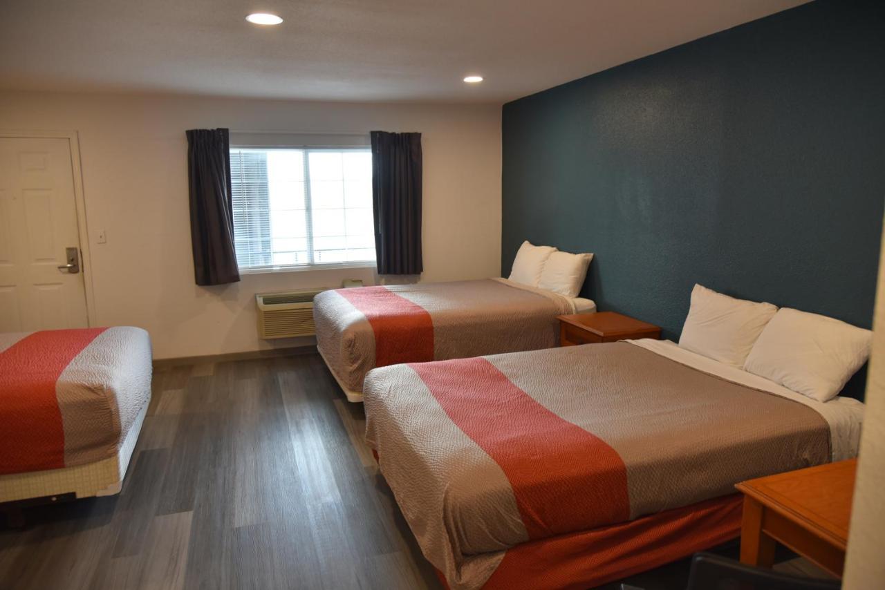Snyder Town Place Studio Apartment מראה חיצוני תמונה