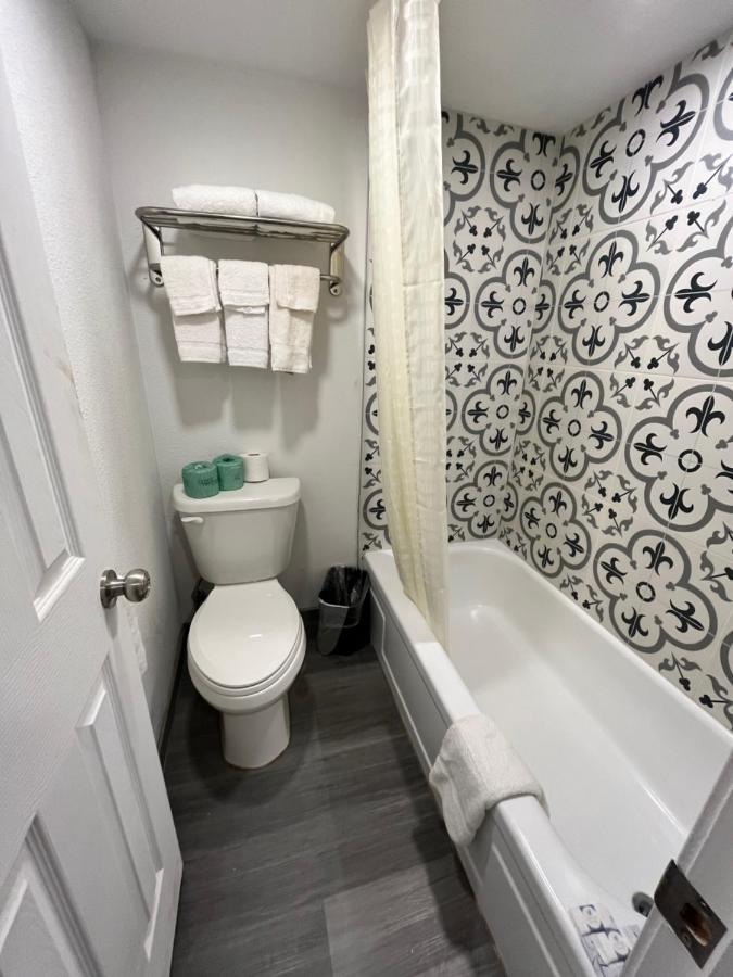 Snyder Town Place Studio Apartment מראה חיצוני תמונה