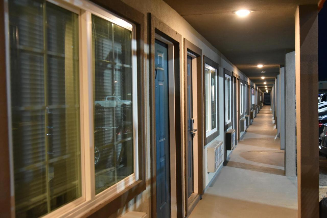Snyder Town Place Studio Apartment מראה חיצוני תמונה