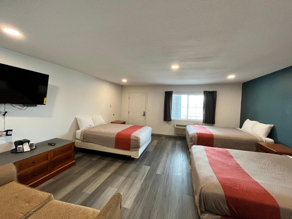 Snyder Town Place Studio Apartment מראה חיצוני תמונה