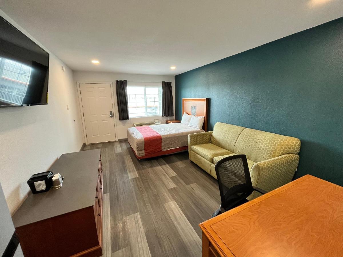Snyder Town Place Studio Apartment מראה חיצוני תמונה