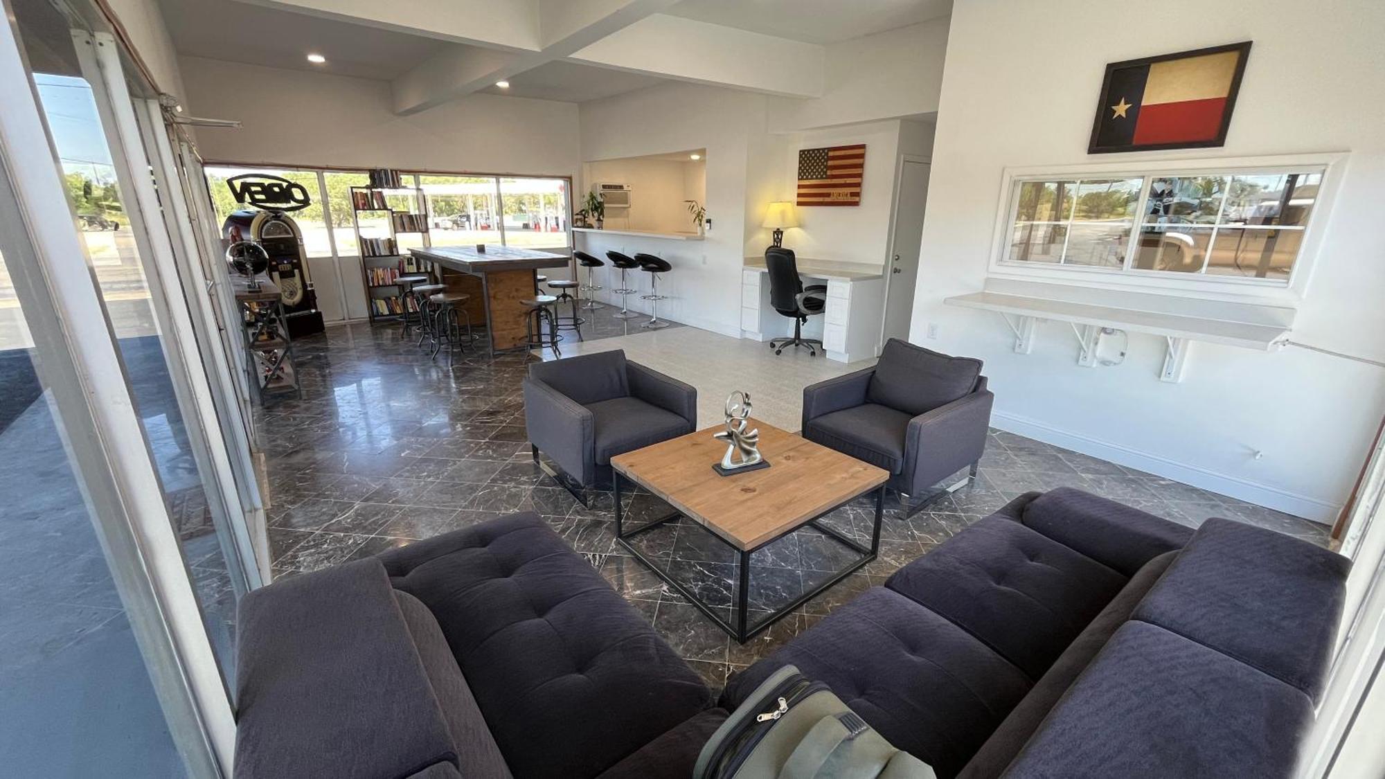 Snyder Town Place Studio Apartment מראה חיצוני תמונה