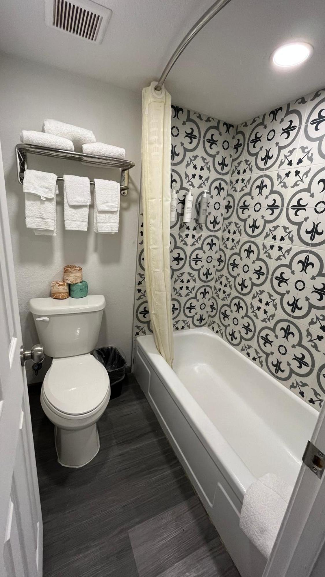 Snyder Town Place Studio Apartment מראה חיצוני תמונה